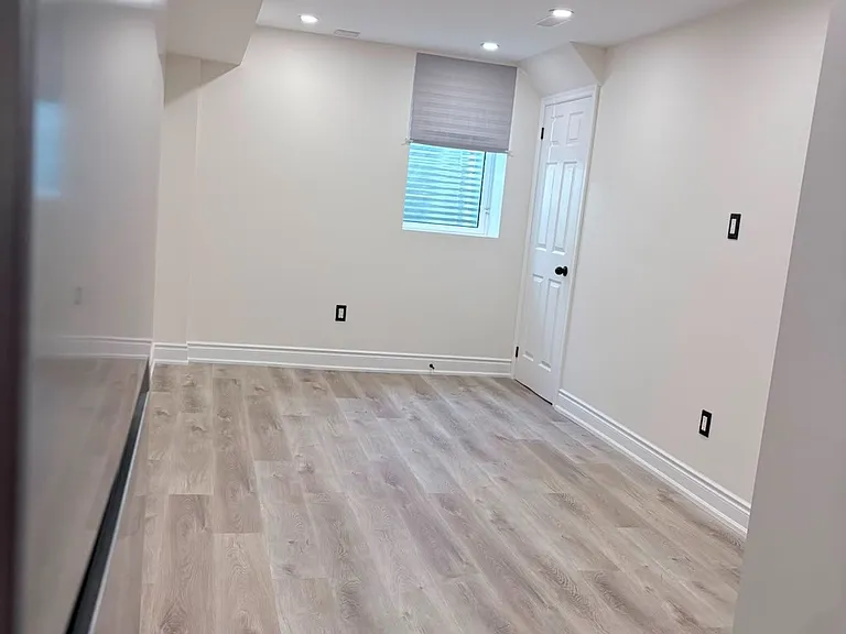 158 Wainscot Ave #BASEMENT — Photo 5