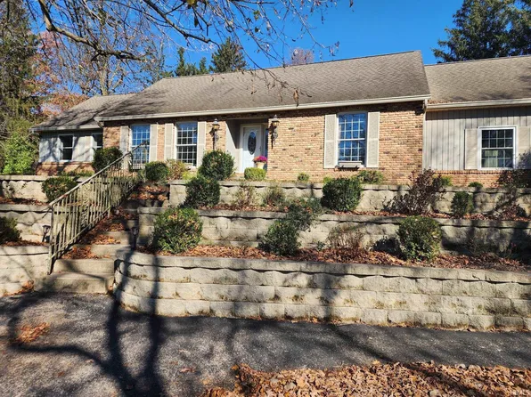 10 Hickory Ln, Logansport, IN 46947