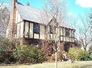 5 Sealy Dr, Lawrence, NY 11559