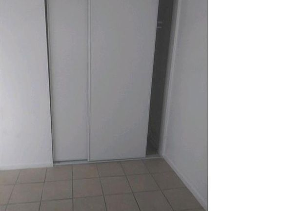 5th image of 2217 Sunrise Ave #13