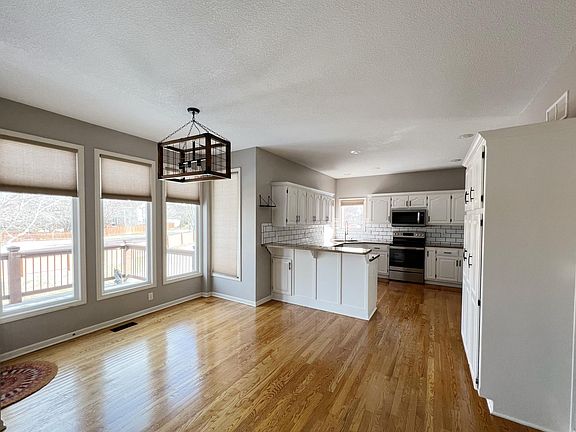 5th image of 12903 Bond St
