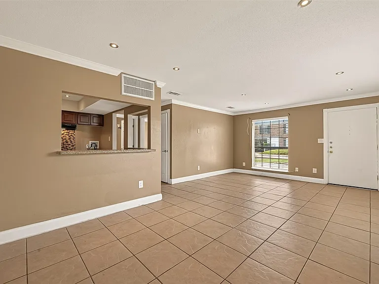 2201 Fountain View Dr #3 — Photo 6
