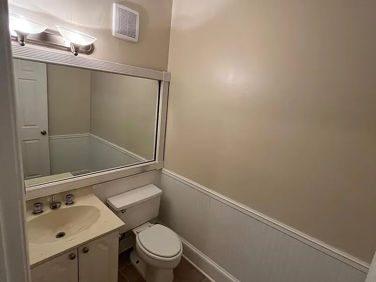 1676 Beekman Pl NW #C — Photo 16