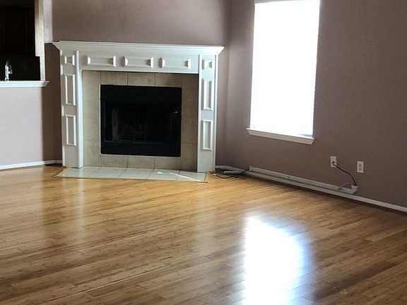 4th image of 701 Constellation Dr