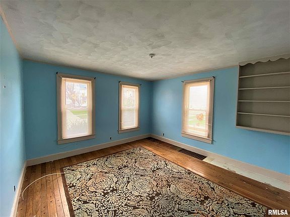 4th image of 1017 N Kellogg St