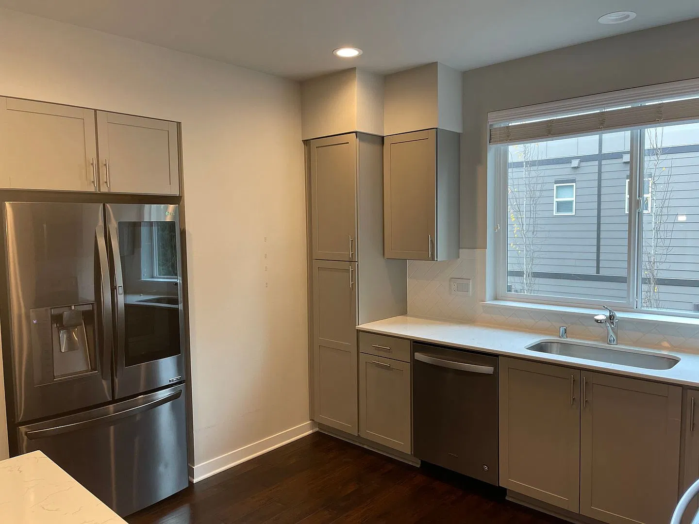 Gorgeous Row House in Edmonds! — Photo 4