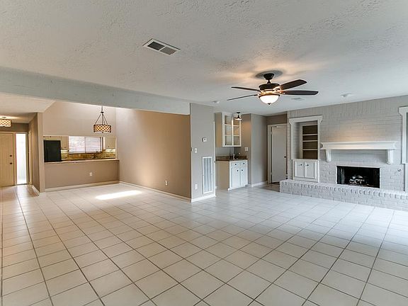 5th image of 2214 Woodland Park Dr