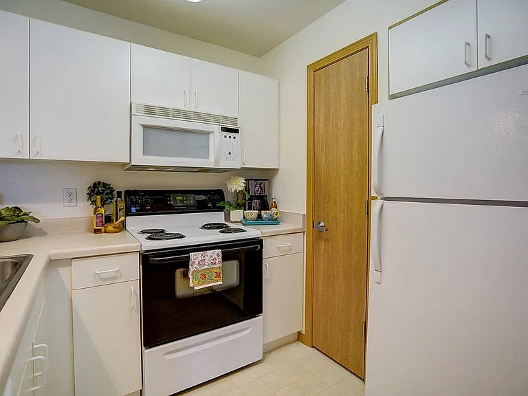 Hawks Ridge — Photo 6