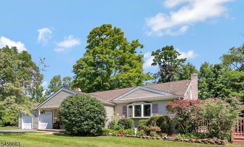 1st image of 8 Libby Ave
