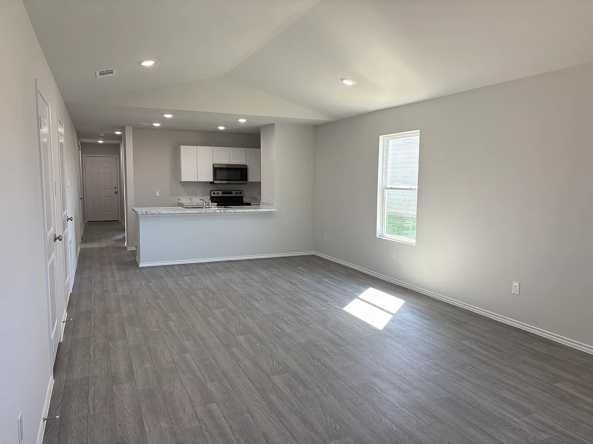 Building Photo - 211 Blue Bird Ln