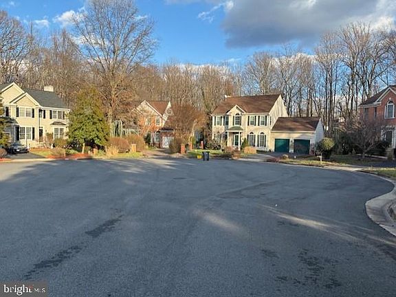 2nd image of 3909 Leaf Lawn Ln