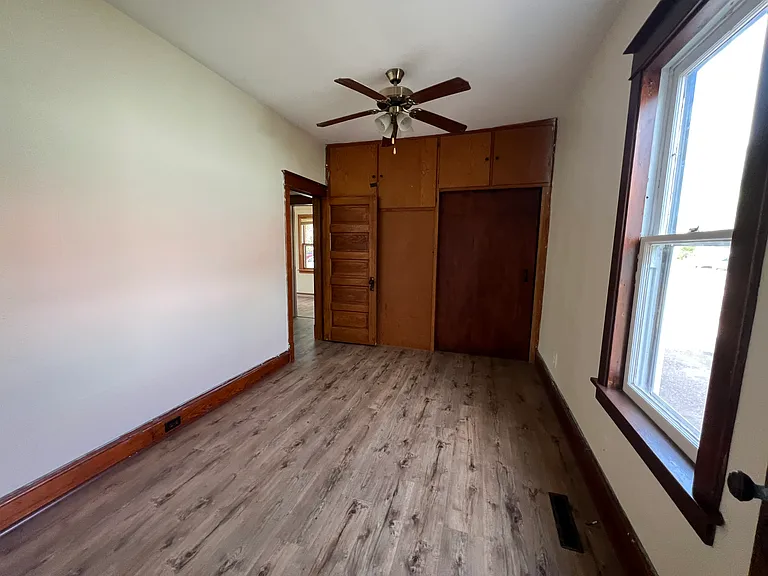 1221 Summit St — Photo 13