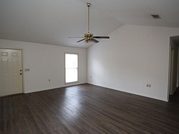 2nd image of 104A Lindsay Ct