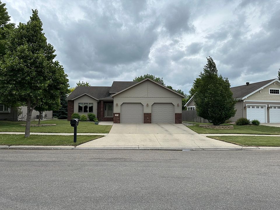 1st image of 607 13th Ave N