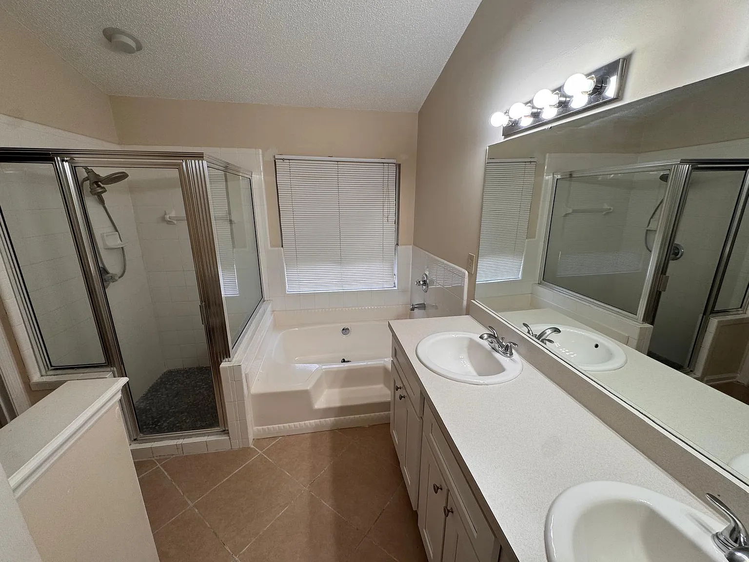 4 bed, 1732 sqft, $2,200 — Photo 2