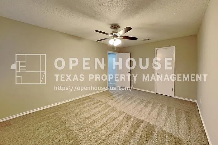 305 Hillside Ct — Photo 15