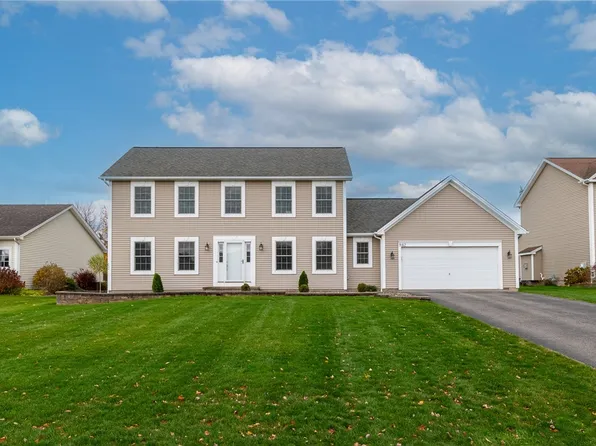 842 Bannerwood Dr, Ontario, NY 14519