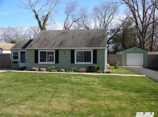 6 Linda Ln, Central Islip, NY