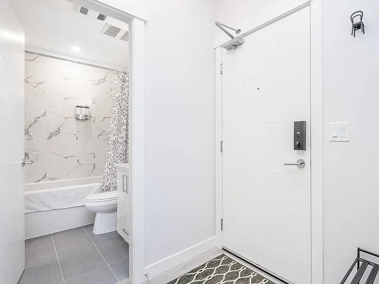 32690 14th Ave #400 — Photo 28