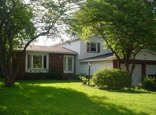 1757 Woodard Ln, Saint Joseph, IL 61873
