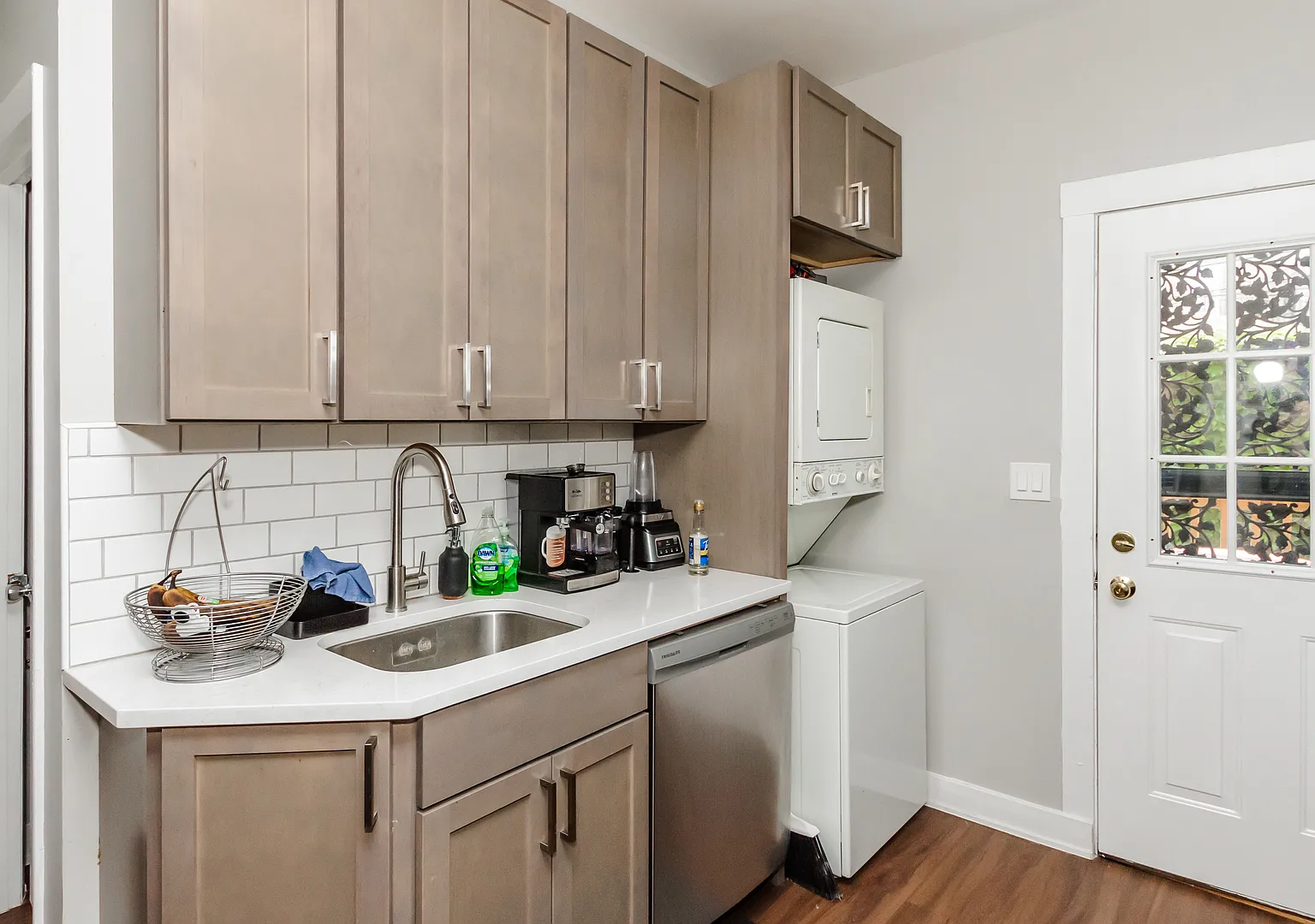 2 bed, 1.0 bath, 864 sqft, $2,500 — Photo 3
