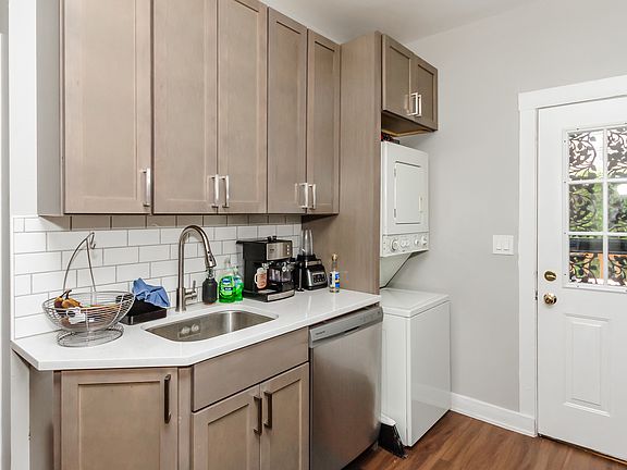 3rd image of 1633 W Pierce Ave #1