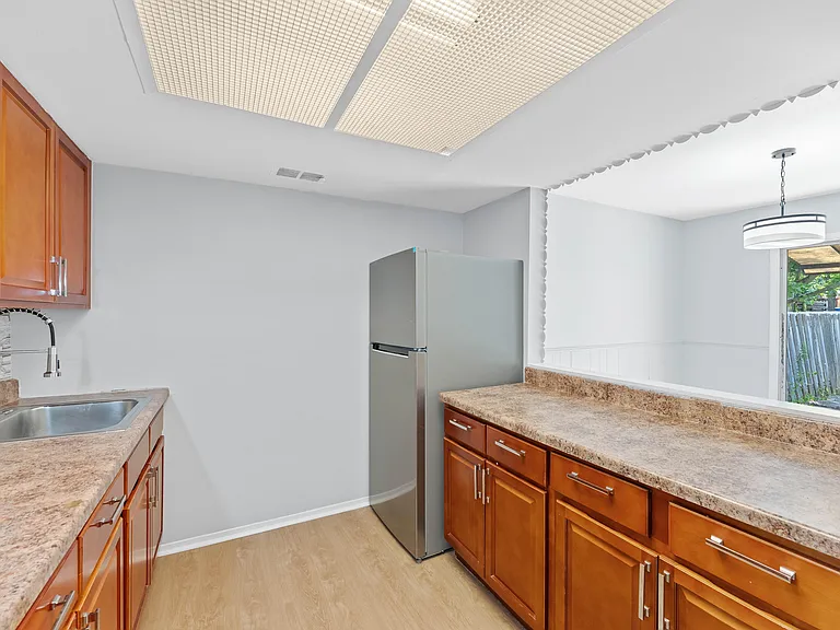 35 Rockland Dr — Photo 13