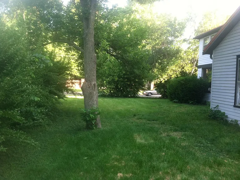 929 S Summit St — Photo 4