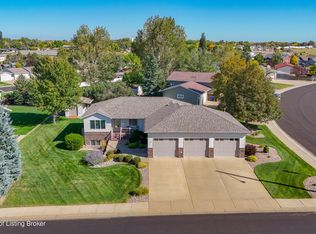 761 8th Ave SW, Dickinson, ND 58601