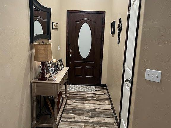 4th image of 2101 Morris Ln