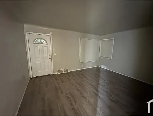 2 bed, 1000 sqft, $1,200 — Photo 2