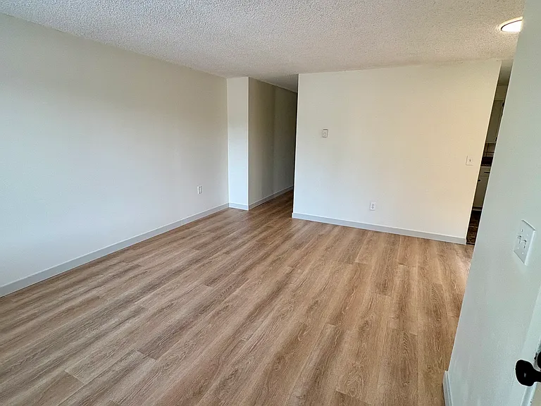 102-104 W Cora Ave #102 — Photo 3