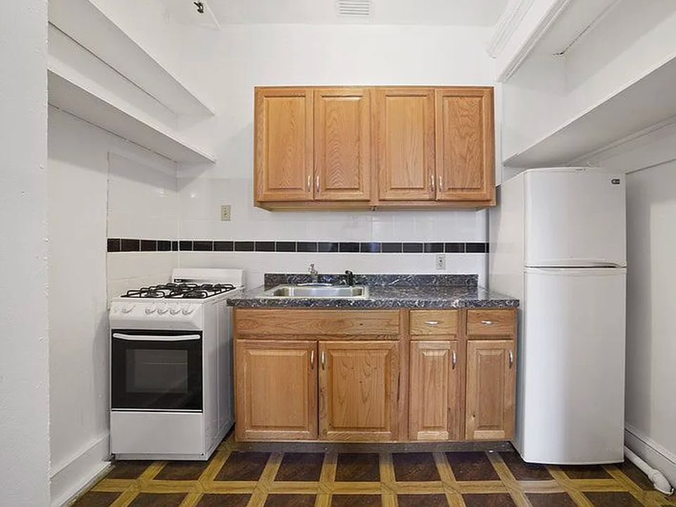 2nd image of 128 W 120th St #2