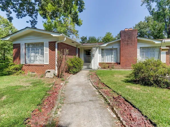 410 Crestwood St, Hot Springs, AR 71913