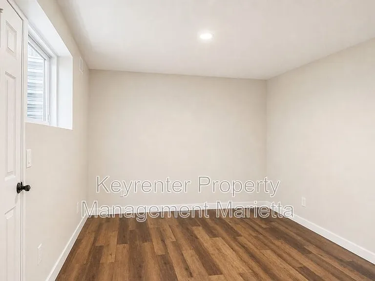 1138 Gerald Pl SW #B — Photo 9