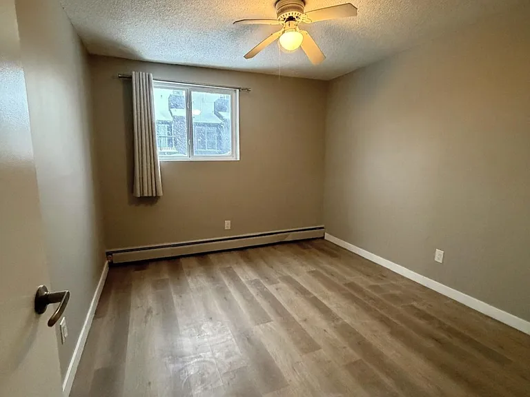 3170 Laurier Dr — Photo 8