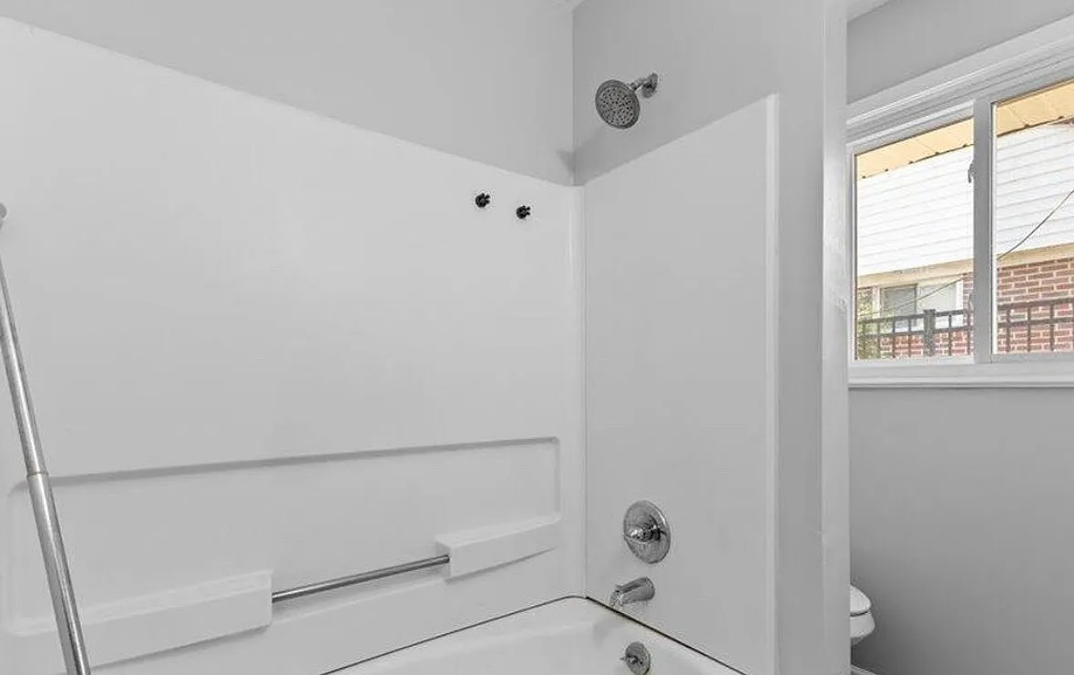 3 bed, 1114 sqft, $2,200 — Photo 3