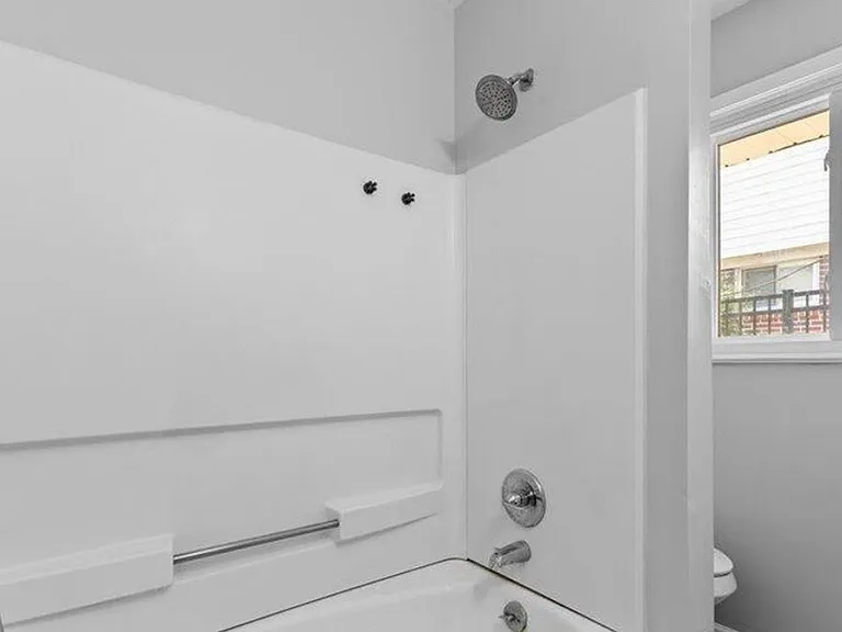 1306 Hudson Ave — Photo 3