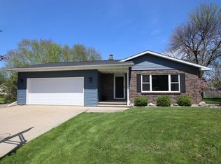 952 Honey Creek Rd, Oshkosh, WI 54904