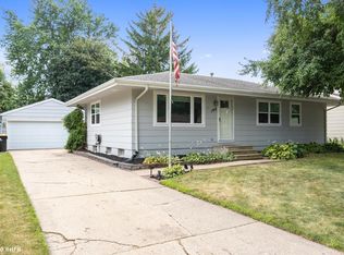 140 Gray Ave, Waukee, IA 50263