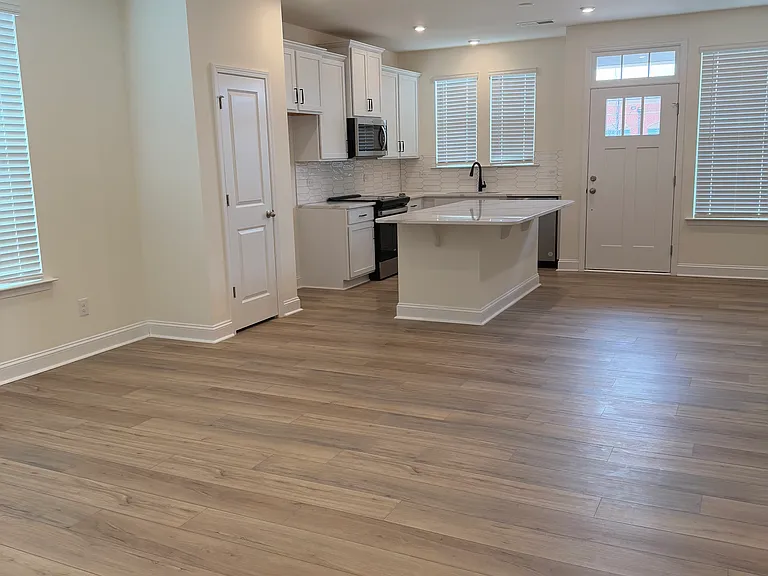 1041 S Point Rd — Photo 3