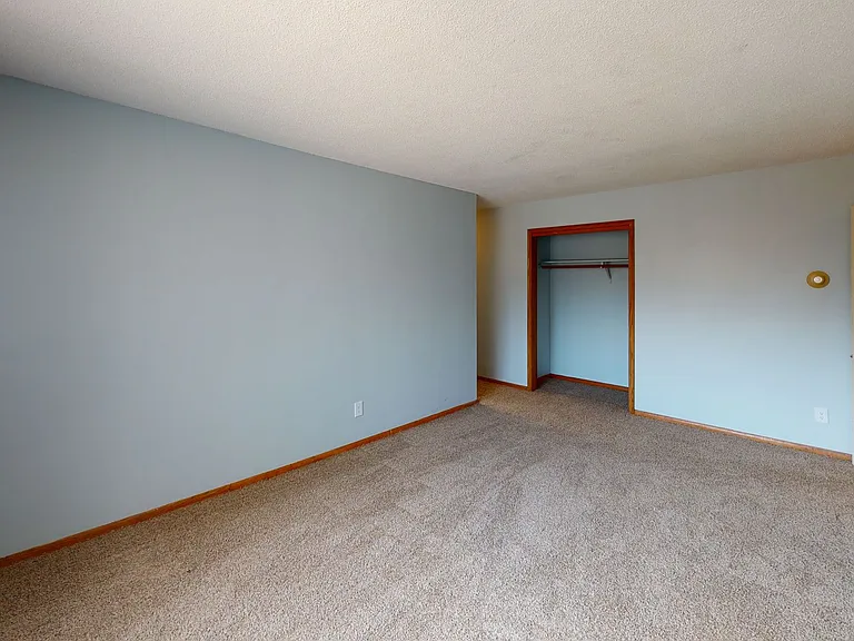3230 Penn Ave N — Photo 3