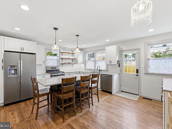 4th image of 1024 Cobbs St