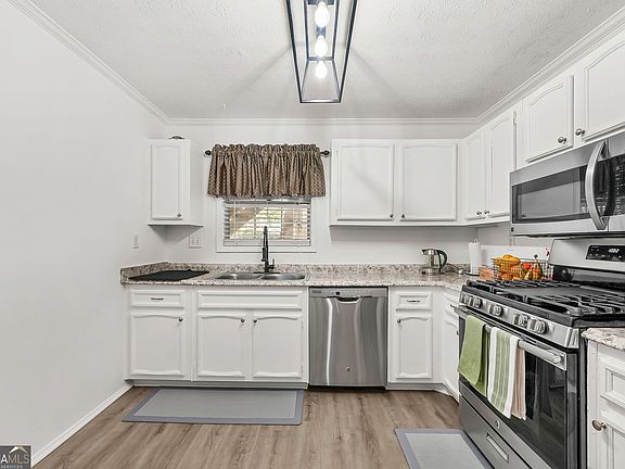 3rd image of 502 Vicksburg Pl