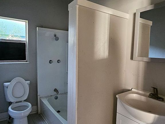 4th image of 1210 Palm St APT A