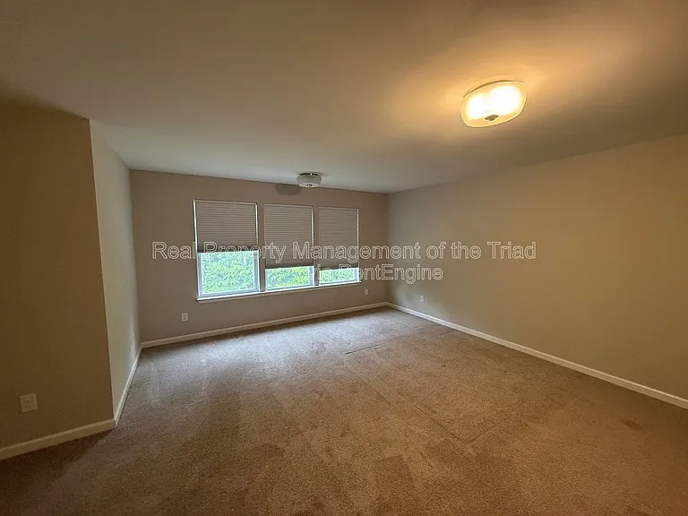 2457 Dukes Hollow Ct — Photo 4