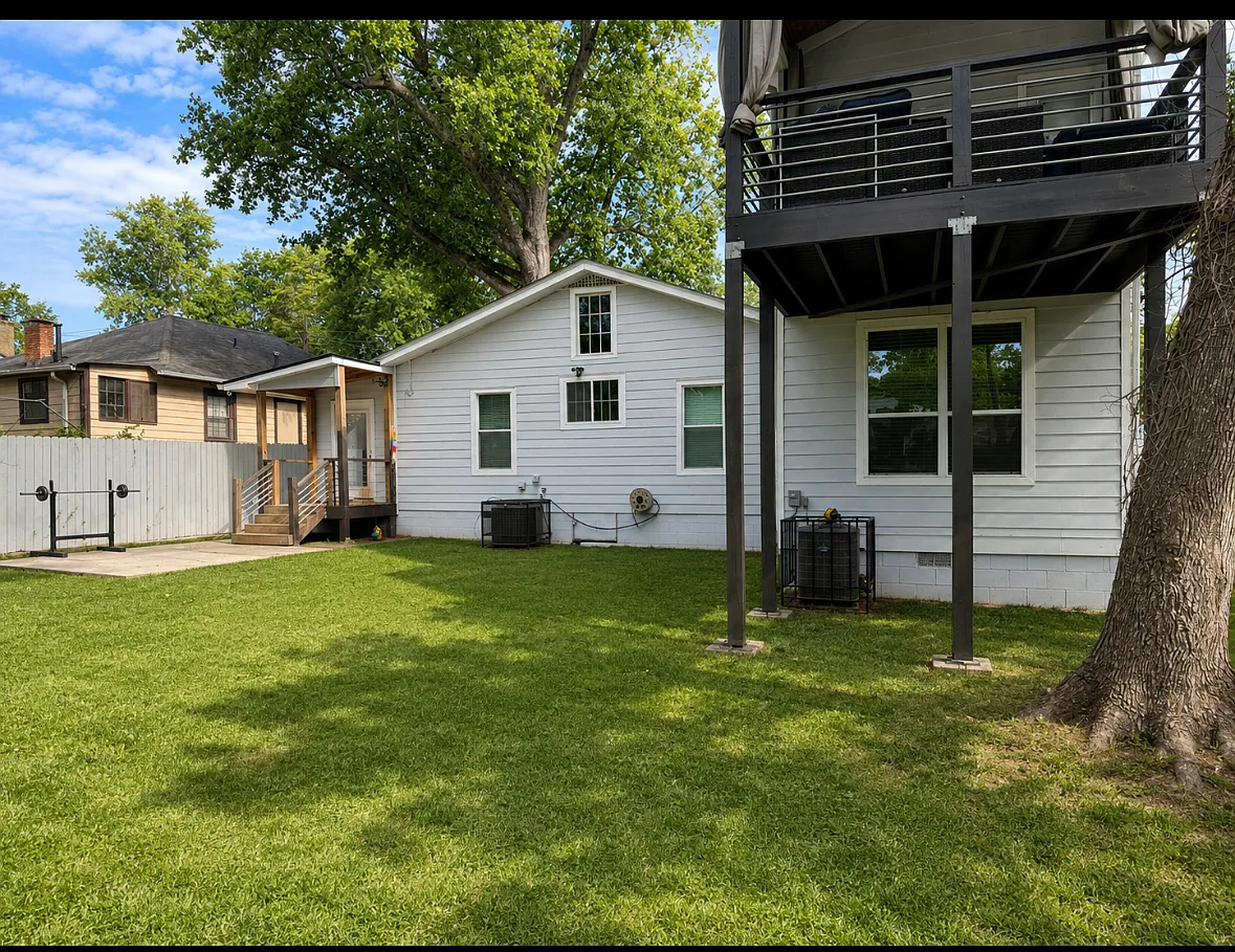 239 Harriet St SE — Photo 4