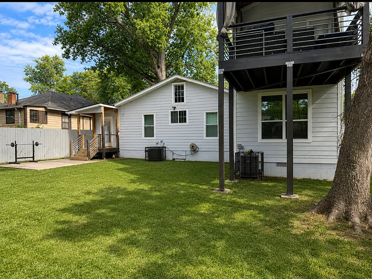 239 Harriet St SE — Photo 4