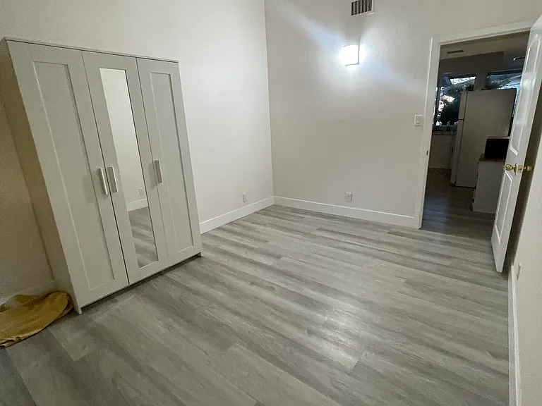 1805 W Chateau Ave #2 — Photo 1
