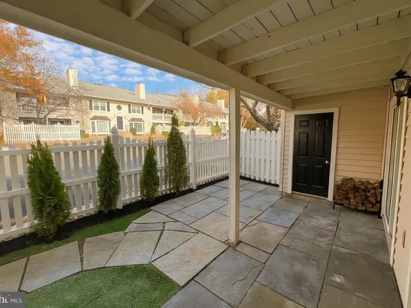 10195-A Ashbrooke Ct #109, Oakton, VA 22124